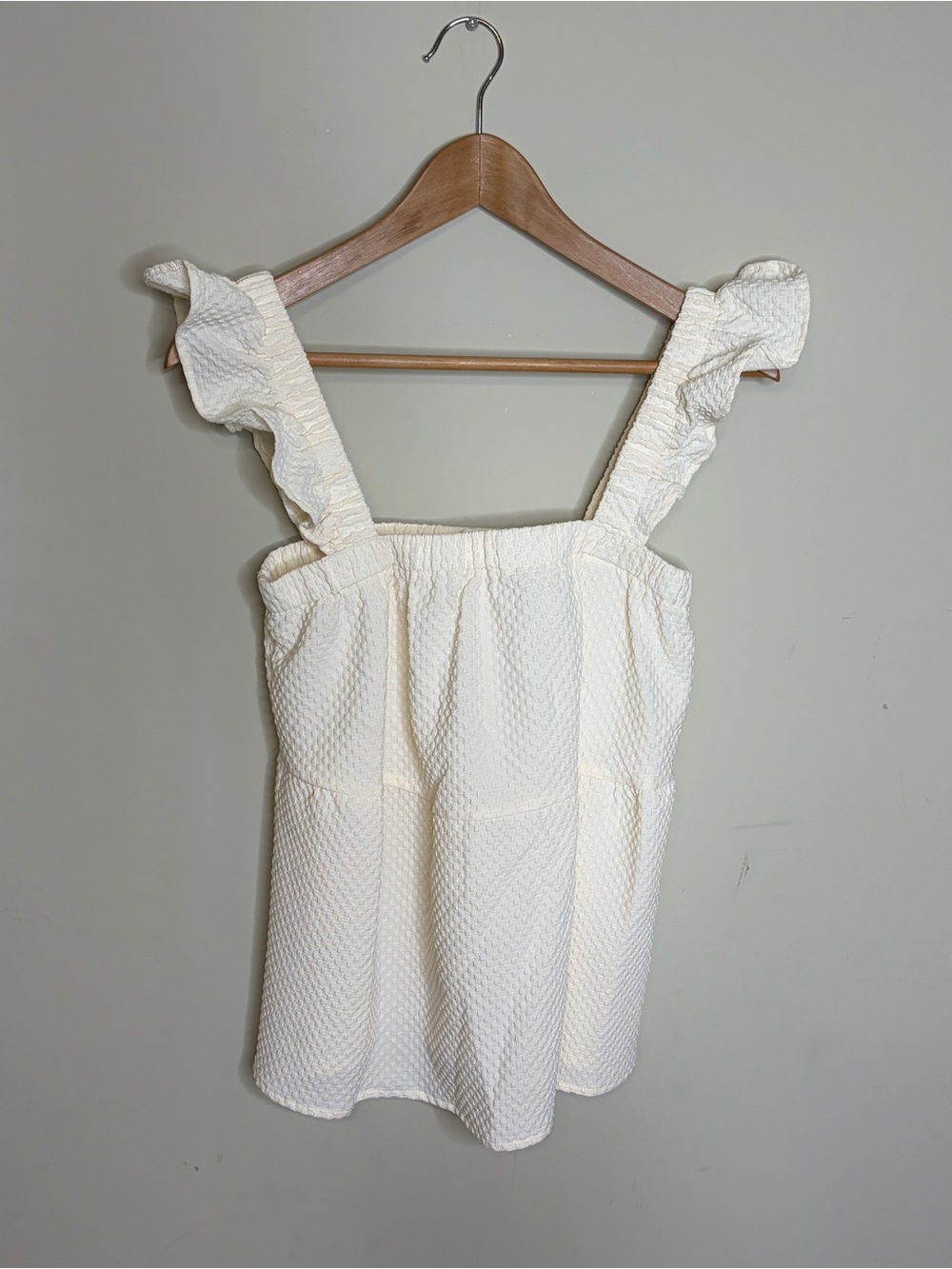 Heyson Women’s Cream Ruffled Strap Textured Tank Top M